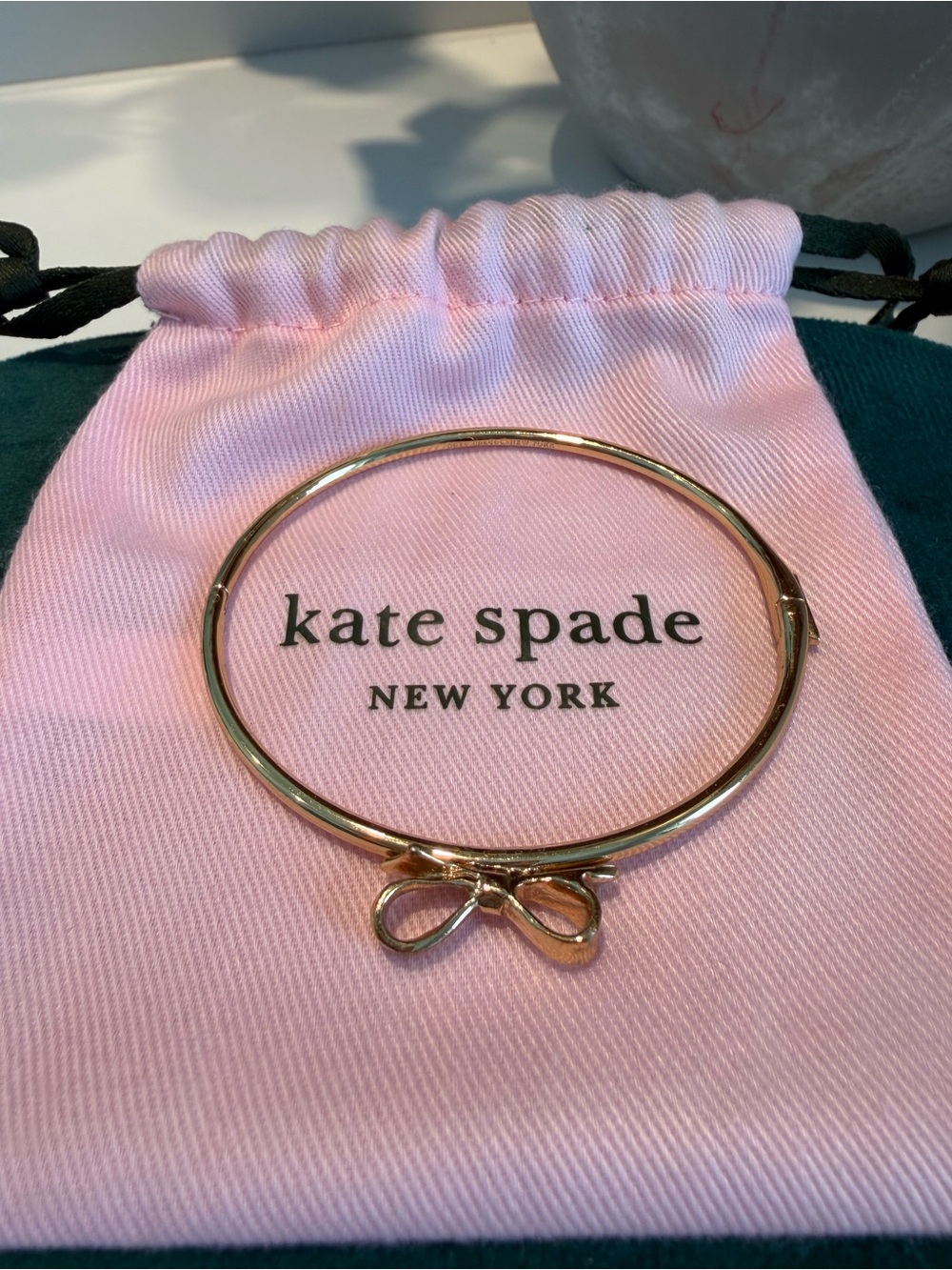 kate spade gold bow bangle with pink pouch